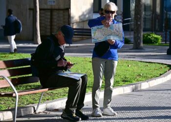 Turistas perdidos con su mapa / FOTO: Eulogio García