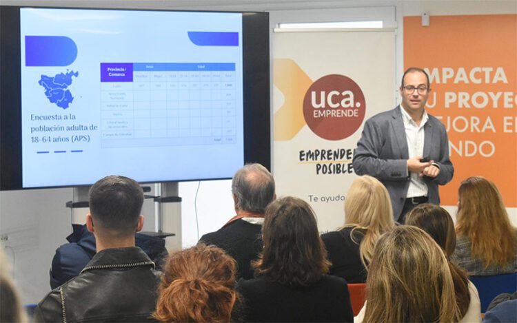 Diánez exponiendo lo más relevante del estudio / FOTO: UCA