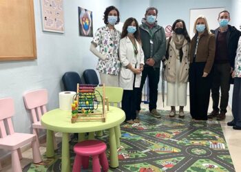 Visita de la comitiva de la delegada territorial a la remozada unidad / FOTO: Junta