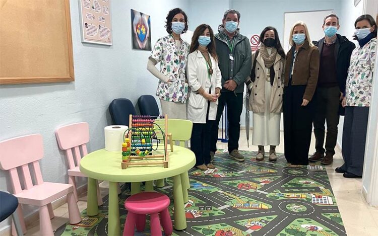 Visita de la comitiva de la delegada territorial a la remozada unidad / FOTO: Junta