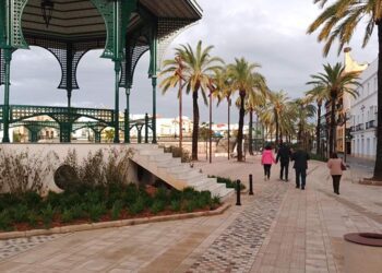 Invitando a pasear por la semipeatonalizada Alameda del Río / FOTO: DBC