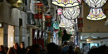 Una calle comercial de Cádiz abarrotada en diciembre / FOTO: Eulogio García