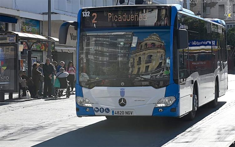 Uno de los nuevos autobuses de la flota / FOTO: Ayto.