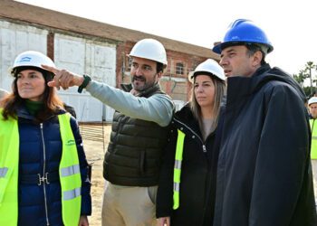 El alcalde muestra interés por la obra de la avenida Marconi / FOTO: Eulogio García
