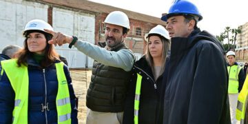 El alcalde muestra interés por la obra de la avenida Marconi / FOTO: Eulogio García
