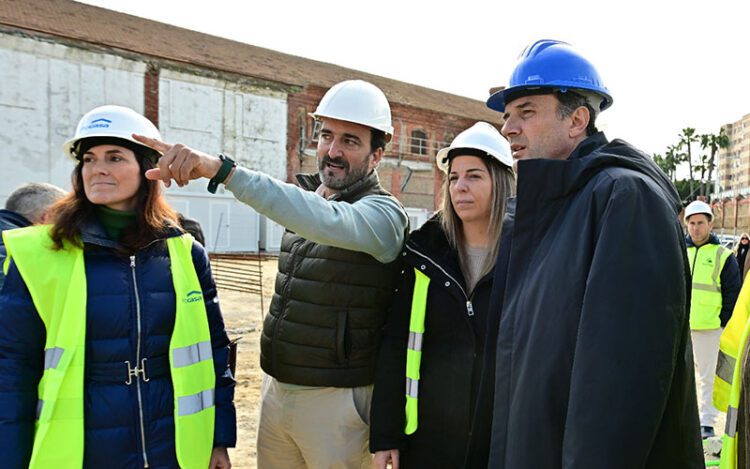 El alcalde muestra interés por la obra de la avenida Marconi / FOTO: Eulogio García