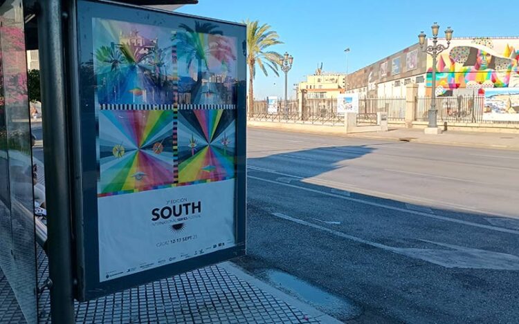Cartel de la edición de 2025 en una parada de bus / FOTO: DBC