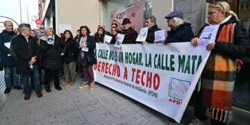 Concentrados días atrás  para denunciar la situación de las personas sin hogar / FOTO: Eulogio García