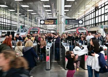 Estación de trenes de Cádiz en Carnaval / FOTO: Eulogio García