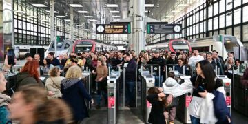 Estación de trenes de Cádiz en Carnaval / FOTO: Eulogio García