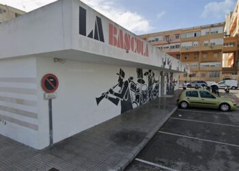 Entrada a La Báskula, junto a la lonja municipal