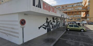 Entrada a La Báskula, junto a la lonja municipal