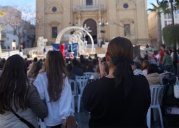 Familias disfrutando de una actividad navideña / FOTO: Ayto.