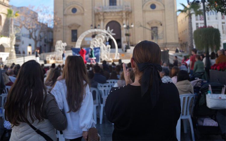 Familias disfrutando de una actividad navideña / FOTO: Ayto.