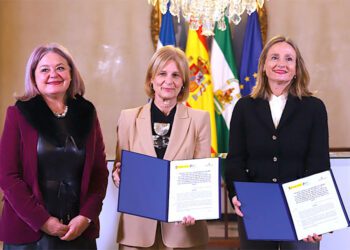 La subdelegada del Gobierno de España. Blanca Flores, presente en la firma / FOTO: Ayto.