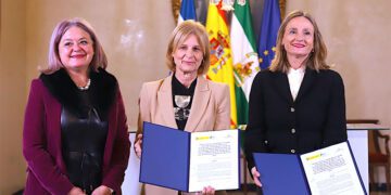 La subdelegada del Gobierno de España. Blanca Flores, presente en la firma / FOTO: Ayto.