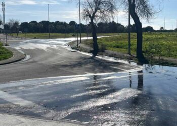 Calle anegada de aguas del alcantarillado / FOTO: MCF