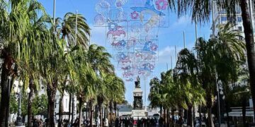 Alumbrado carnavalero en San Juan de Dios / FOTO: Eulogio García