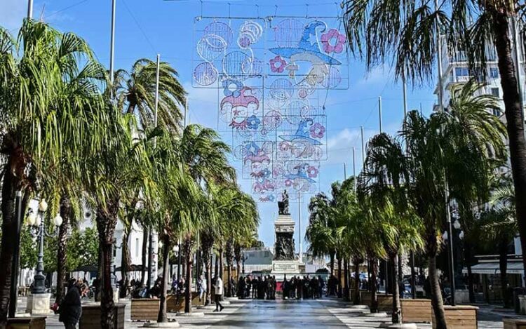Alumbrado carnavalero en San Juan de Dios / FOTO: Eulogio García
