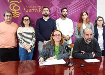 Salvador y Romero junto a casi todo el Gobierno puertorrealeño / FOTO: Ayto.