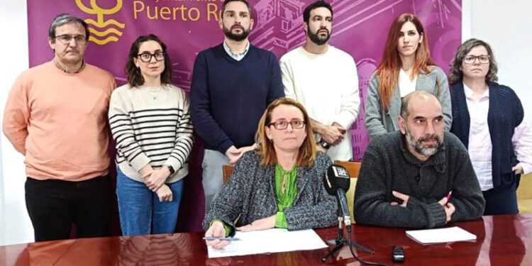 Salvador y Romero junto a casi todo el Gobierno puertorrealeño / FOTO: Ayto.