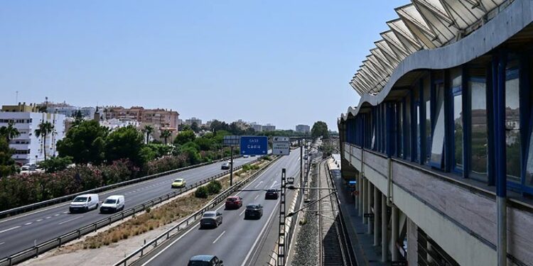 La autovía junto a la estación de Bahía Sur / FOTO: Eulogio García
