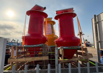 Boyas instaladas en agosto de 2025 en La Cachucha / FOTO: Ayto.