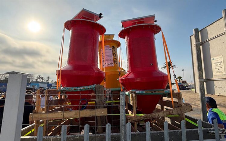 Boyas instaladas en agosto de 2025 en La Cachucha / FOTO: Ayto.