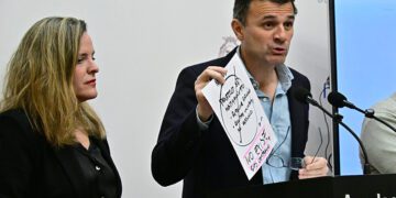 Negando el protocolo de hostigamiento en rueda de prensa / FOTO: Eulogio García