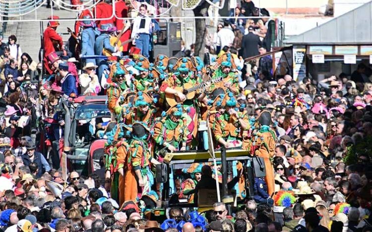 Ambientazo en uno de los carruseles de coros / FOTO: Eulogio García