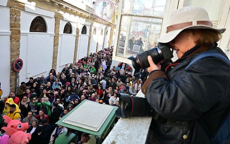 Retratando el ambiente del carrusel de coros / FOTO: Eulogio García