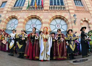 La comparsa de Marta Ortiz en el homenaje a Adela del Moral / FOTO: Eulogio García