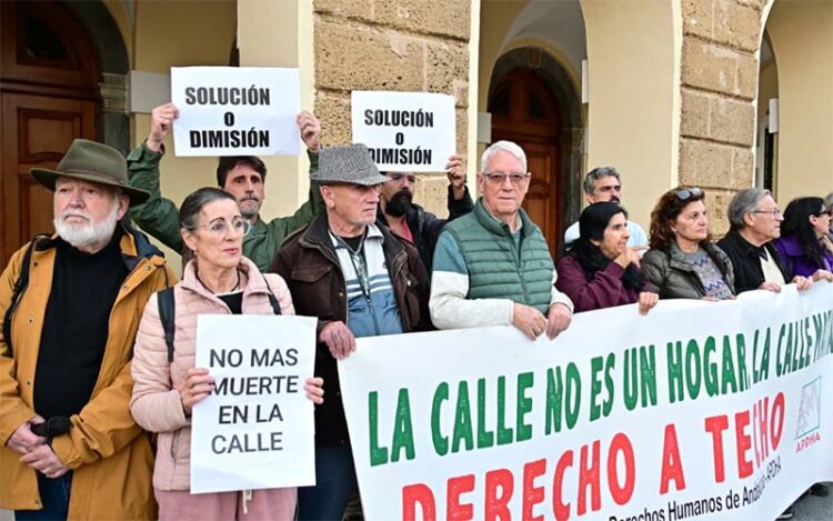 Reciente concentración ante la muerte de otra persona sin hogar / FOTO: Eulogio García