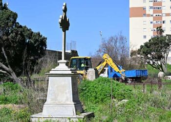 Máquinas trabajando durante la visita del alcalde / FOTO: Eulogio García