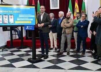 Presentando los detalles de la campaña / FOTO: Eulogio García