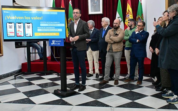 Presentando los detalles de la campaña / FOTO: Eulogio García