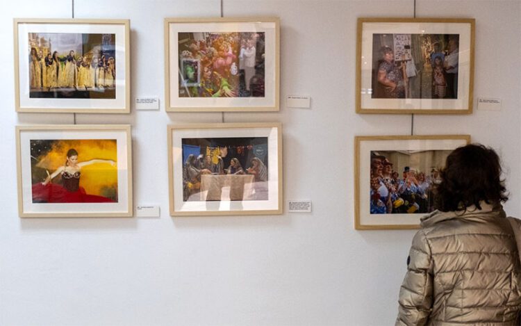 Curioseando entre fotos de ‘Carnavaleras’ / FOTO: Ayto.