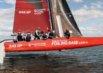 El catamarán foileador GC32 de Foiling Base Cádiz / FOTO: Ayto.