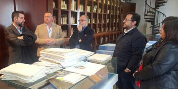 El delegado del Estado de la Zona Franca visitando la sede de la Fundación / FOTO: Zona Franca