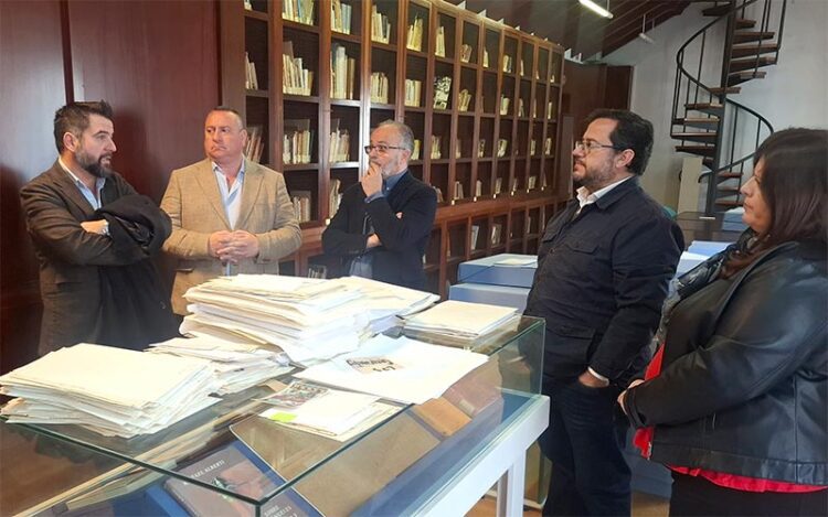 El delegado del Estado de la Zona Franca visitando la sede de la Fundación / FOTO: Zona Franca