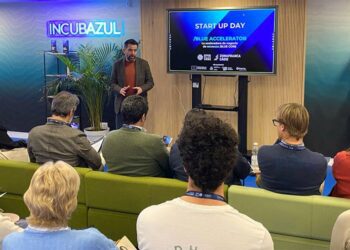 Fran González da la bienvenida a los proyectos beneficiarios / FOTO: Zona Franca