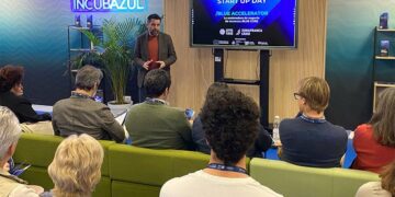 Fran González da la bienvenida a los proyectos beneficiarios / FOTO: Zona Franca