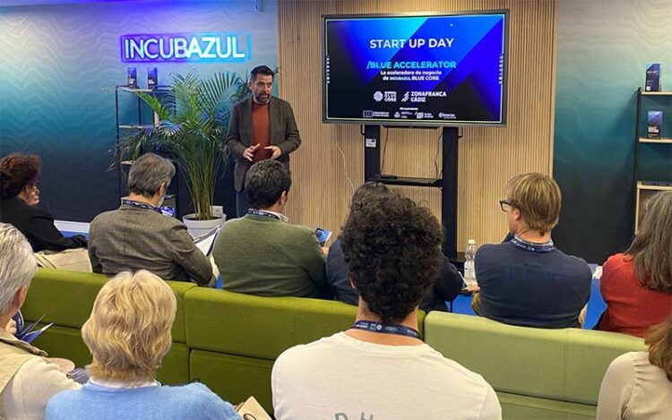 Fran González da la bienvenida a los proyectos beneficiarios / FOTO: Zona Franca