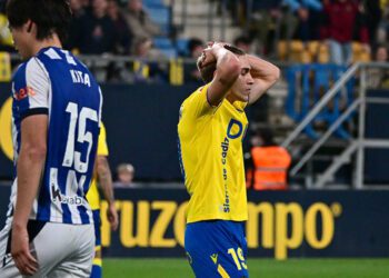 De la Rosa lamentando su gol fallado / FOTO: Eulogio García