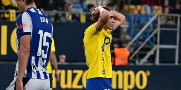 De la Rosa lamentando su gol fallado / FOTO: Eulogio García