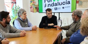 Un momento del encuentro en la sede chiclanera de IU / FOTO: IU