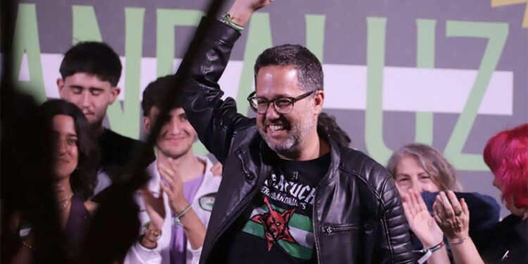 El presidenciable, puño en alto / FOTO: Adelante Andalucía