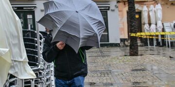 Se vienen horas complejas, también para los paraguas / FOTO: Eulogio García