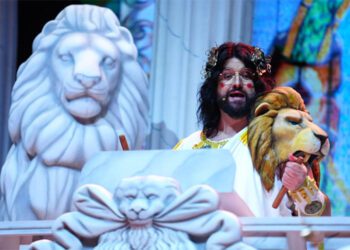 Pregonando desde el balcón del Ayuntamiento / FOTO: Ayto.