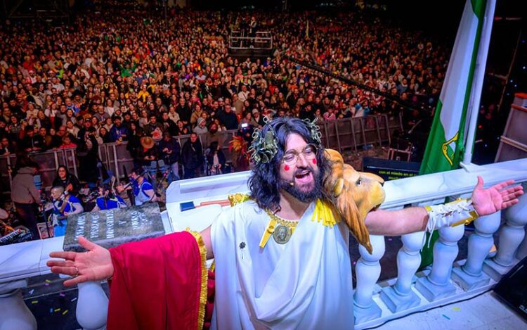 Posado tras finalizar el pregón / FOTO: Ayto.